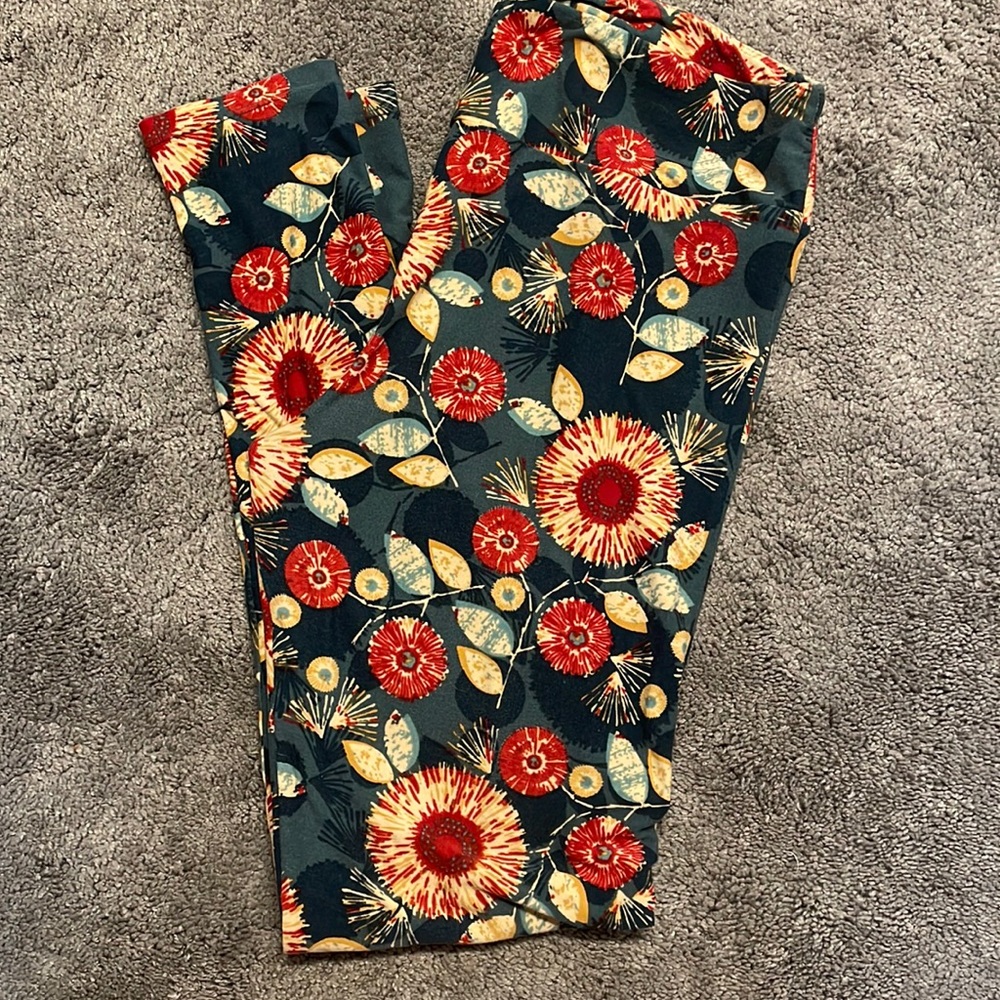 LuLaRoe leggings tall n curvy great muted colors